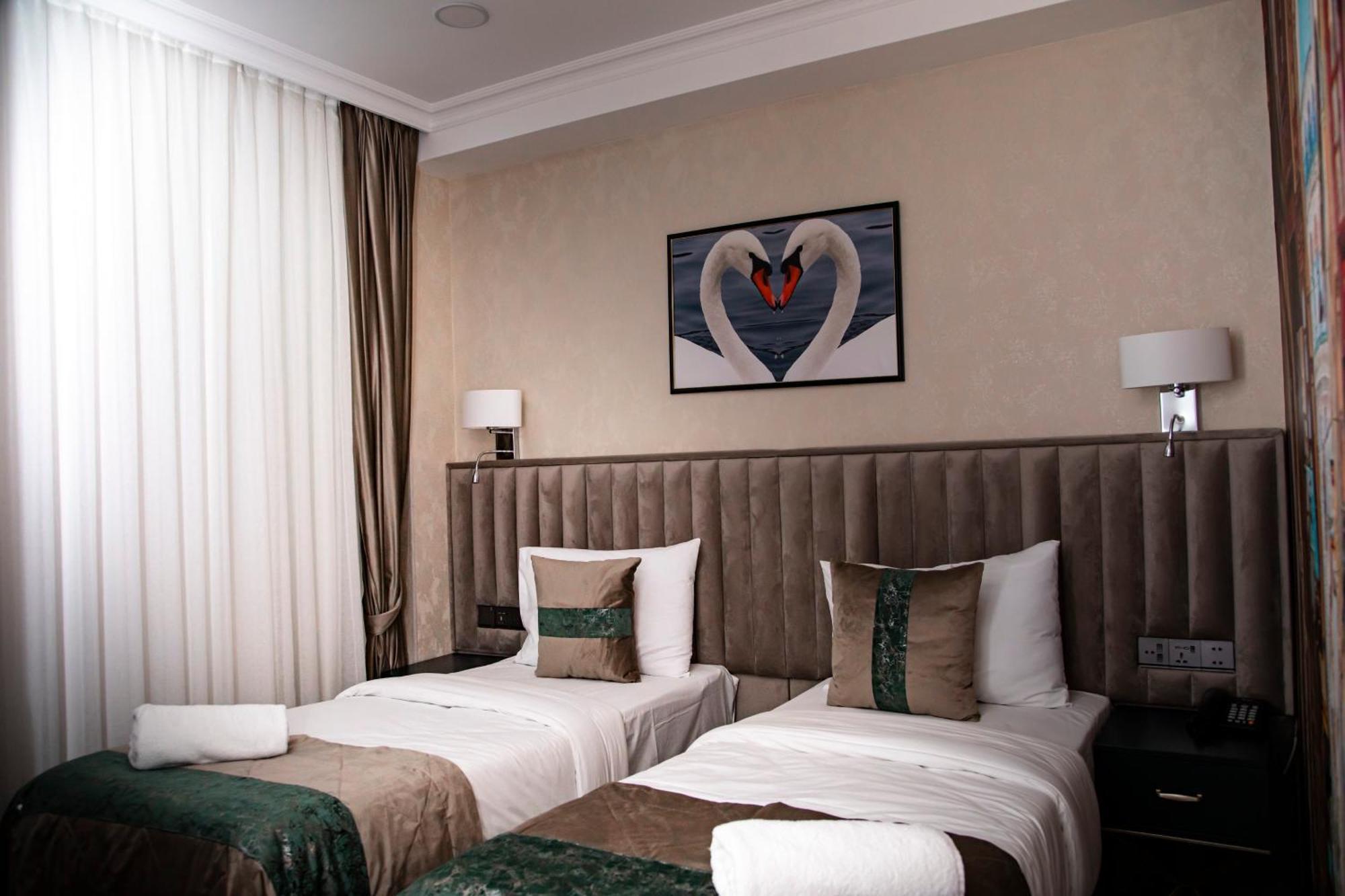 Essam Deluxe Hotel Баку Экстерьер фото